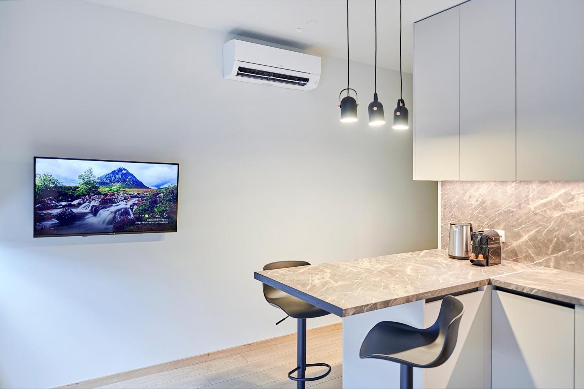 City-Center Apartment In Vibrant Monastiraki, Афины Экстерьер фото