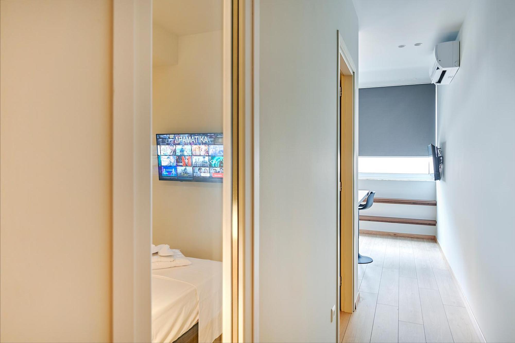 City-Center Apartment In Vibrant Monastiraki, Афины Экстерьер фото